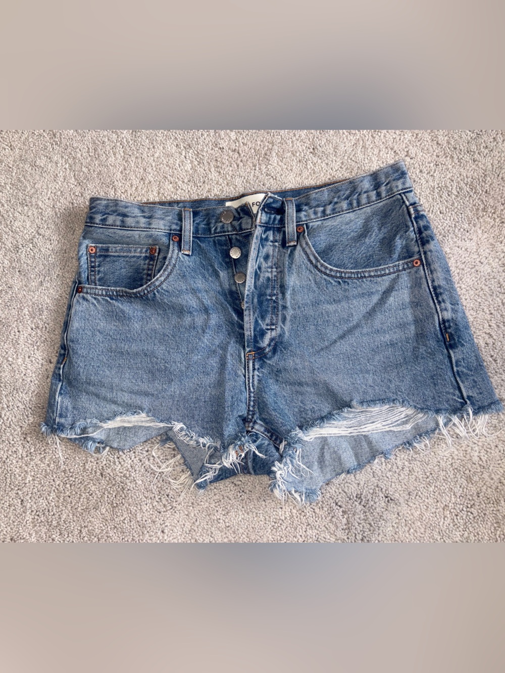 Aritzia Denim Forum The '90s Vintage Cut-Off Shorts Size 27 Light Wash
Denim EUC